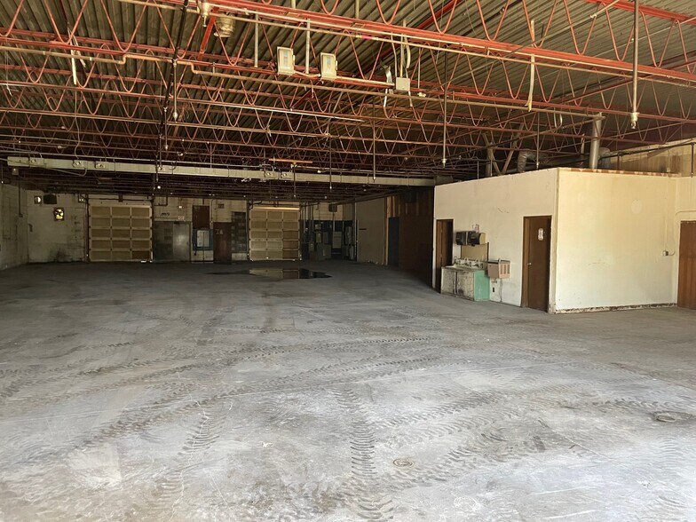 More Photos Of 5851-5885 Wolf Creek Pike, Dayton Warehouse For Lease