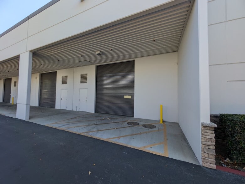 More Photos Of 1115 S Grove Ave, Ontario Showroom For Lease