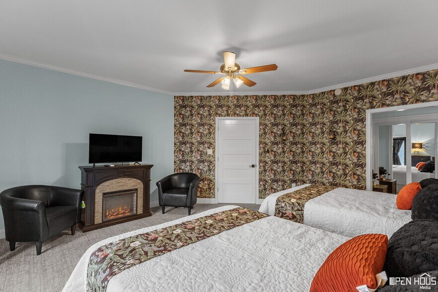 More Photos Of 405 W Gilbert St, Henrietta Hospitality For Sale