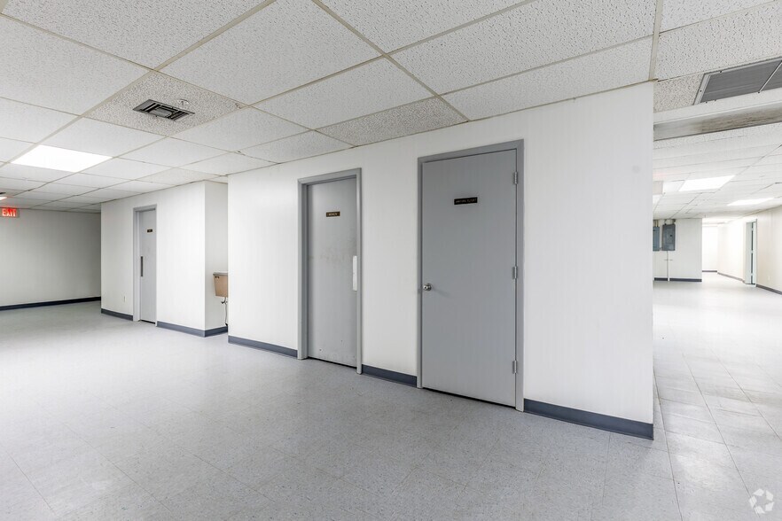 More Photos Of 2401 72nd St N, Saint Petersburg Manufacturing For Sale