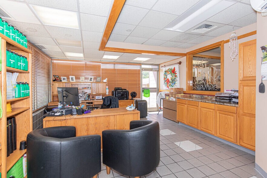 More Photos Of 1630 Commercial St, Warsaw Restaurant For Sale