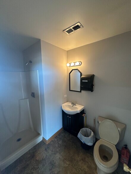 More Photos Of 20604 Burl Ct, Joliet Manufacturing For Sale