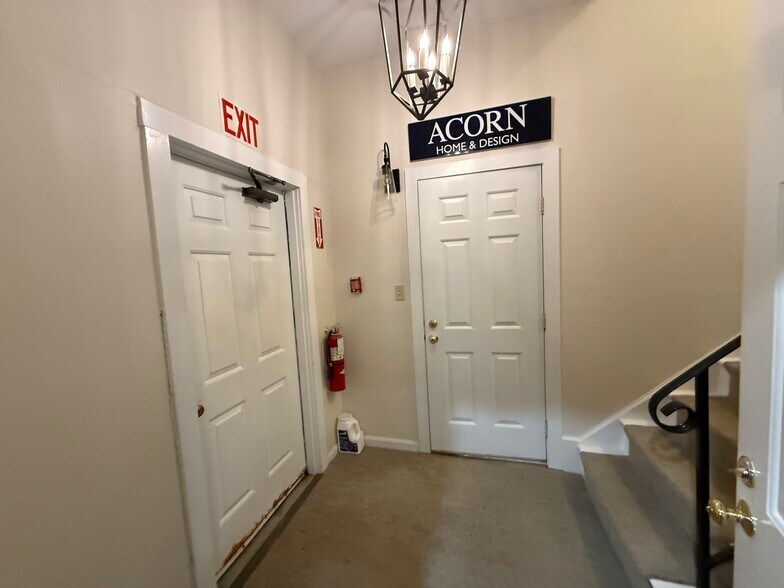 More Photos Of 8-10 Essex St, Andover Storefront Retail Office For Lease