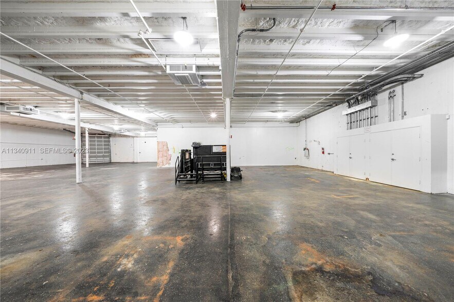 More Photos Of 2585 NW 21st Ter, Miami Warehouse For Lease