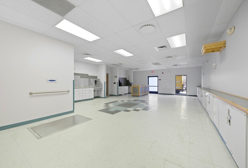 More Photos Of 508-514 Canterbury Rd, Kings Mountain Flex For Sale