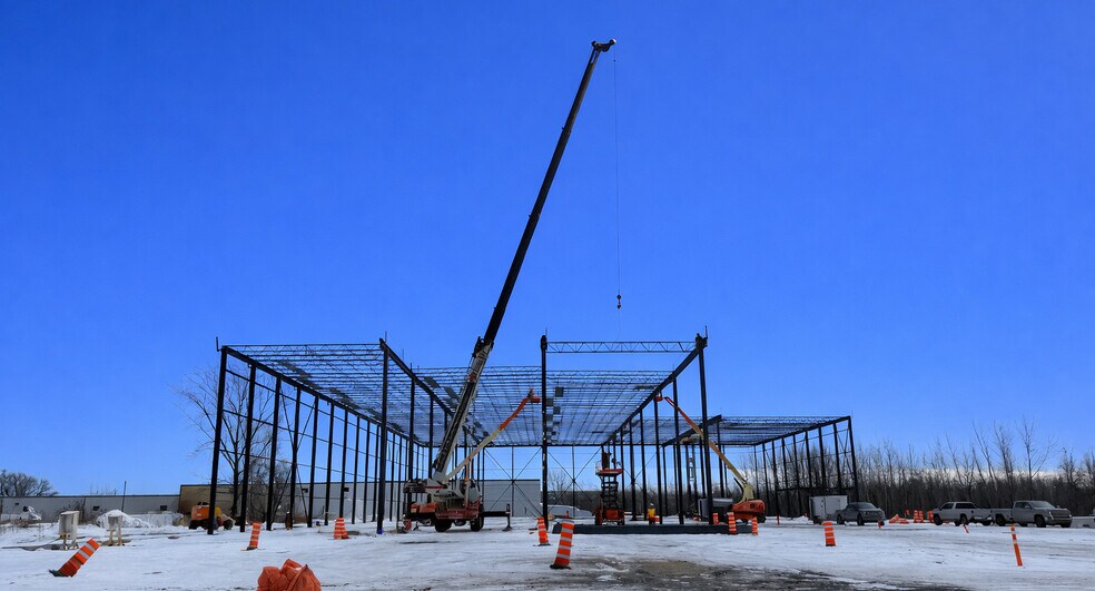 More Photos Of 350 Rue Hans-Zimmerman, Châteauguay Industrial For Lease