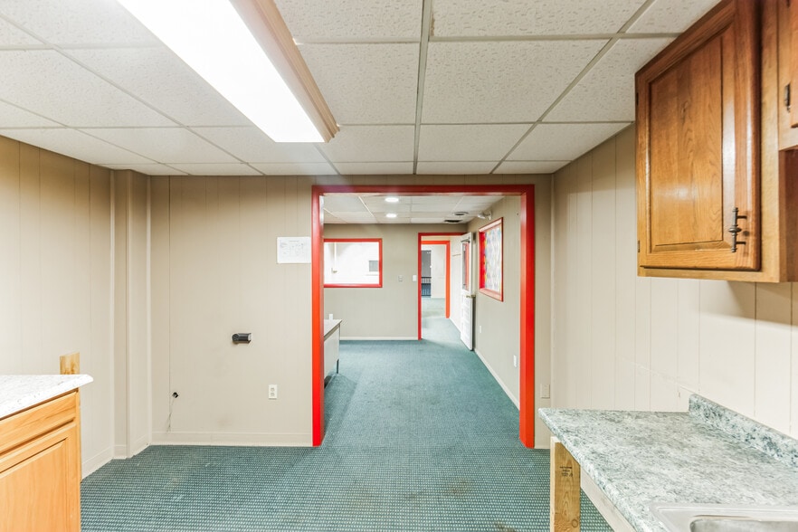 More Photos Of 65 E Fayette St, Uniontown Showroom For Sale