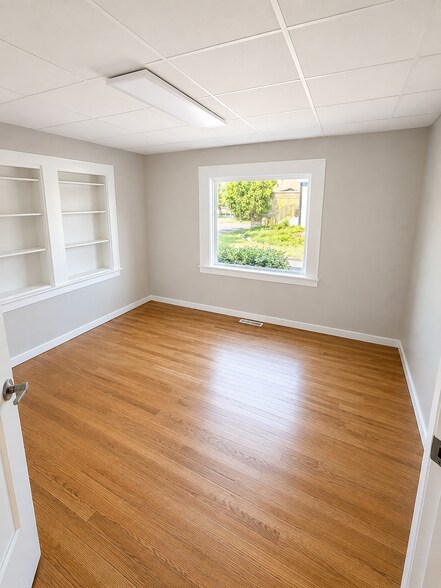 More Photos Of 4058 State St, Saginaw Office For Sale