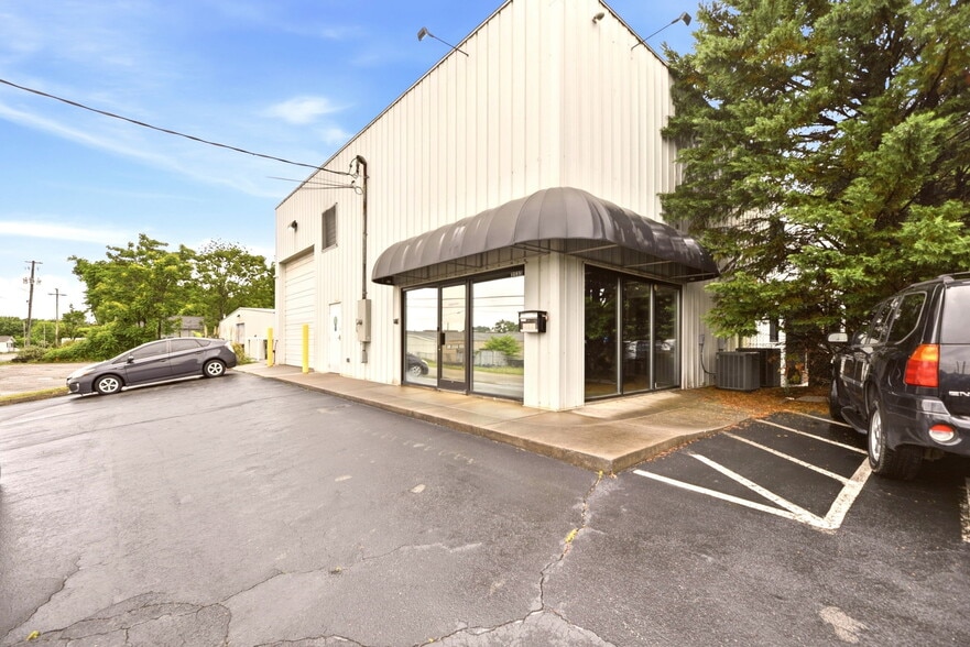 More Photos Of 2533 Hoitt Ave, Knoxville Truck Terminal For Sale