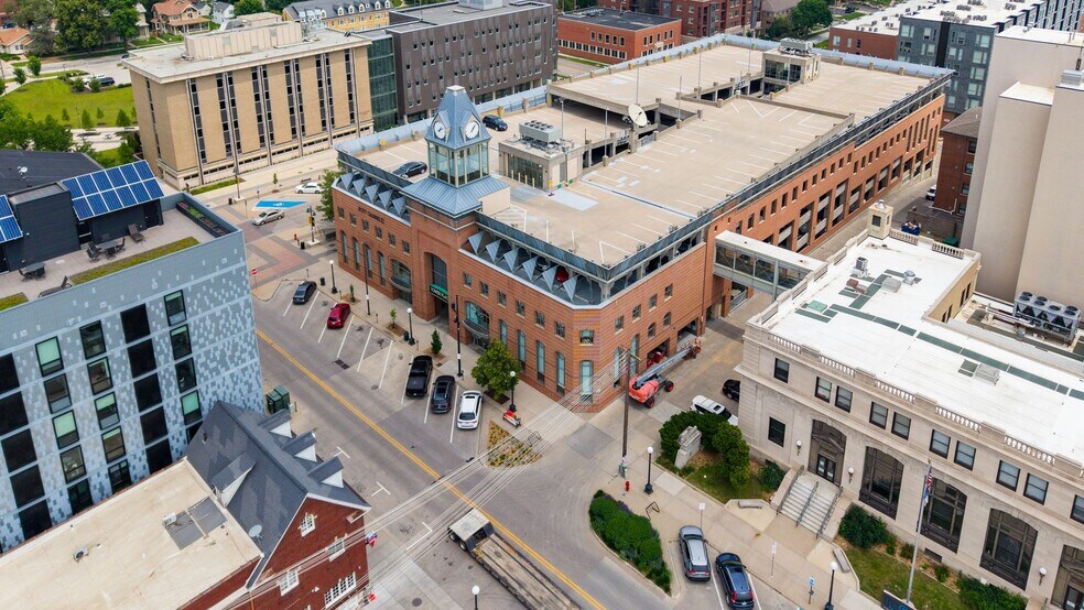 More Photos Of 2-4 S Linn St, Iowa City Office For Lease