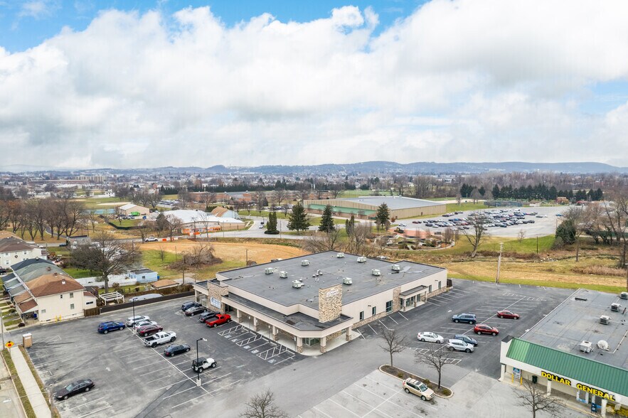 More Photos Of 1071 Edgar St, York Storefront Retail Office For Sale