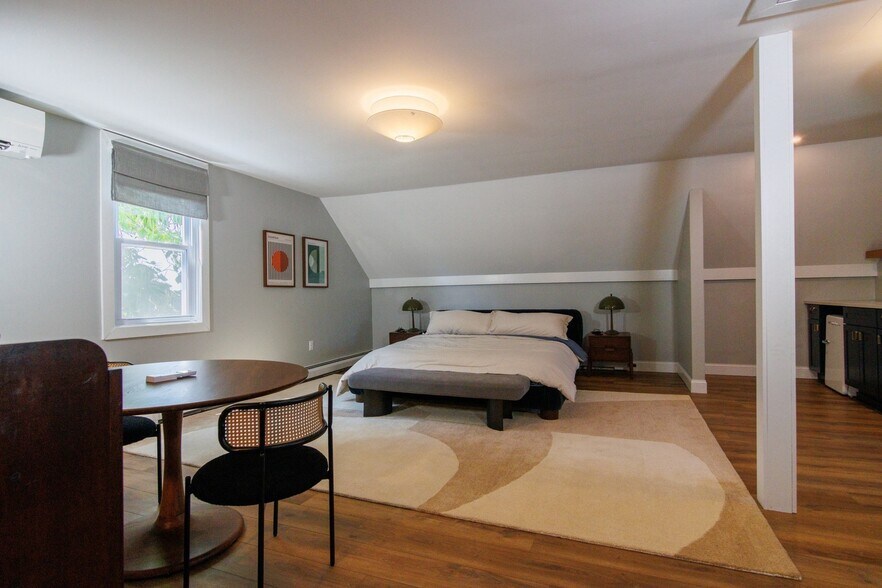 More Photos Of 114 High St, Wareham Office For Sale