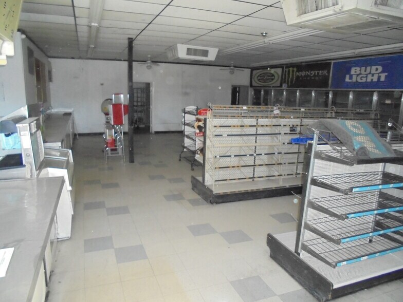 More Photos Of 945 E Hobsonway, Blythe Auto Dealership For Sale