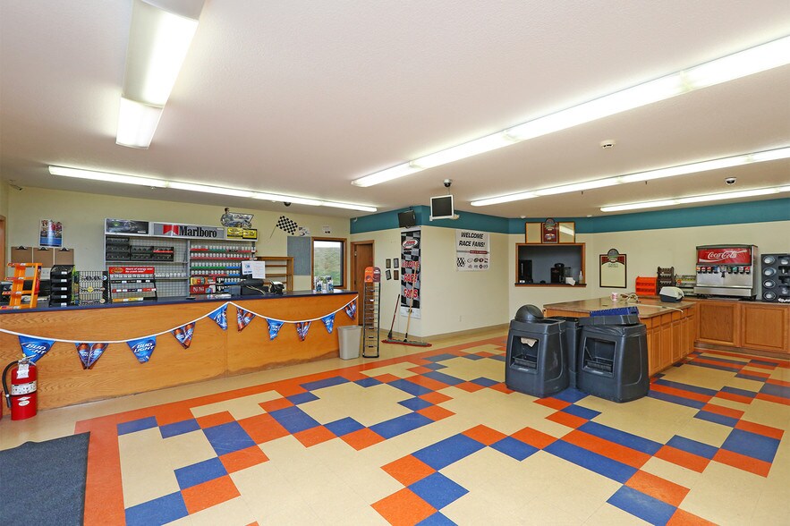 More Photos Of 4300 S 22nd Ave E, Newton Convenience Store For Sale