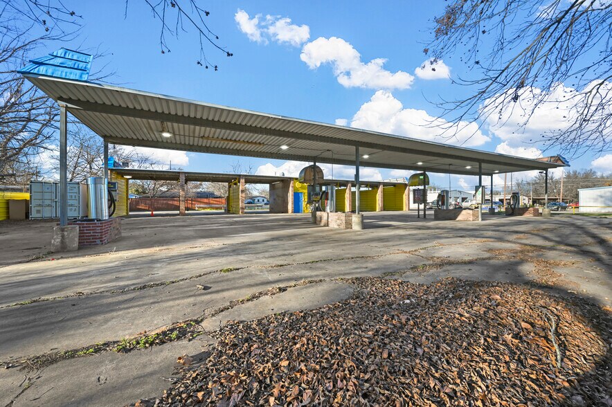 More Photos Of 805 Poindexter Ave, Cleburne Carwash For Sale