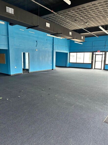 More Photos Of 801 8th Ave W, Palmetto Showroom For Lease