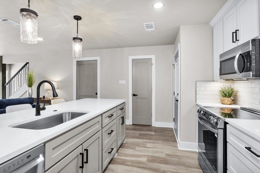 More Photos Of 17578 Highway 105, Montgomery Hotel For Sale