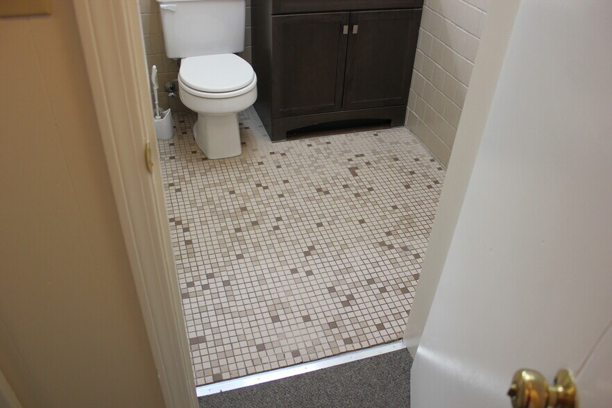 More Photos Of 16-18 Cottage St, Franklin Unknown For Lease