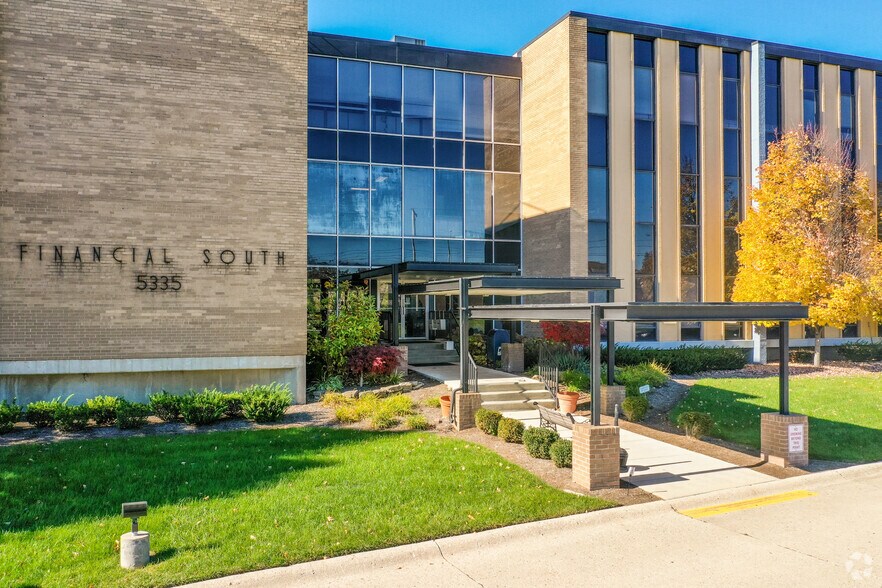 More Photos Of 5335 Far Hills Ave, Dayton Loft Creative Space For Lease