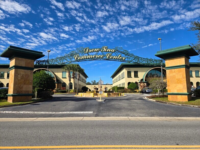 More Photos Of 6881 Kingspointe Pky, Orlando Business Park For Lease
