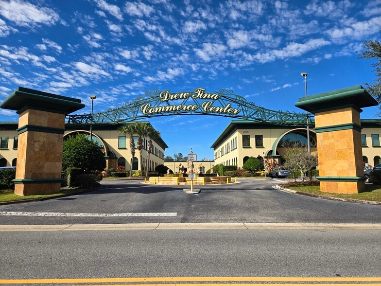 More Photos Of 6881 Kingspointe Pky, Orlando Business Park For Lease