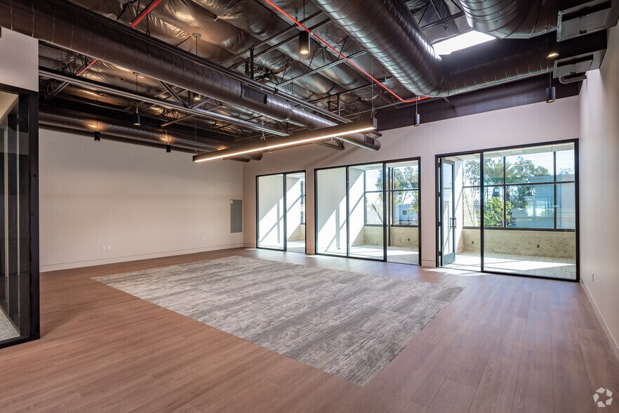 More Photos Of 200 E Baker St, Costa Mesa Loft Creative Space For Sale