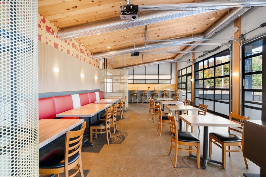 More Photos Of 261 Tinker St, Woodstock Restaurant For Sale