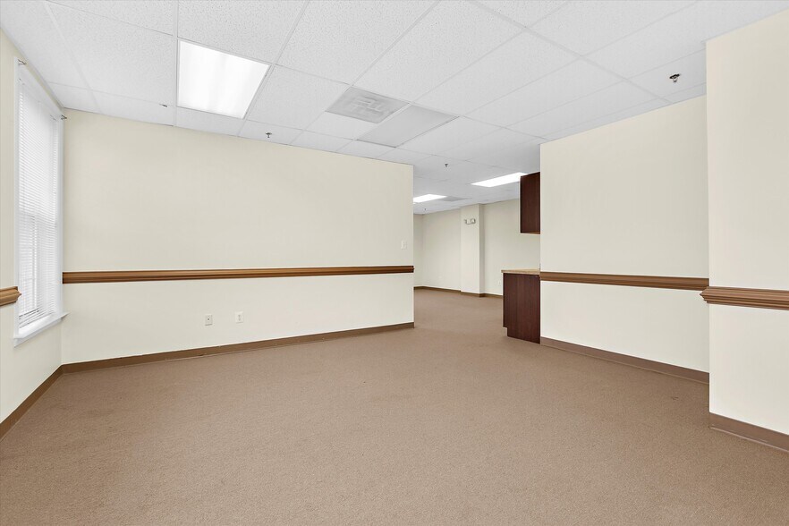 More Photos Of 601 7th St, Laurel Office For Sale