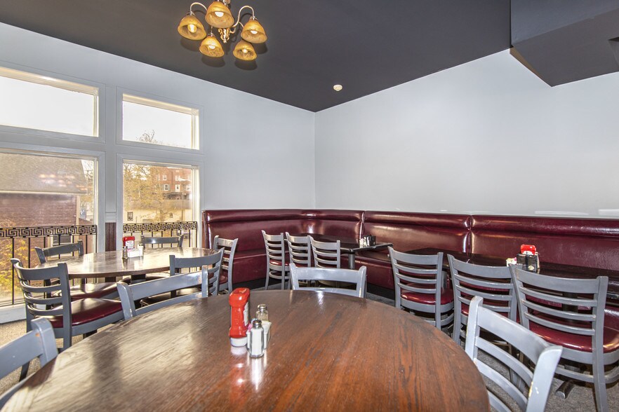 More Photos Of 32-34 Main St, Warwick Restaurant For Sale