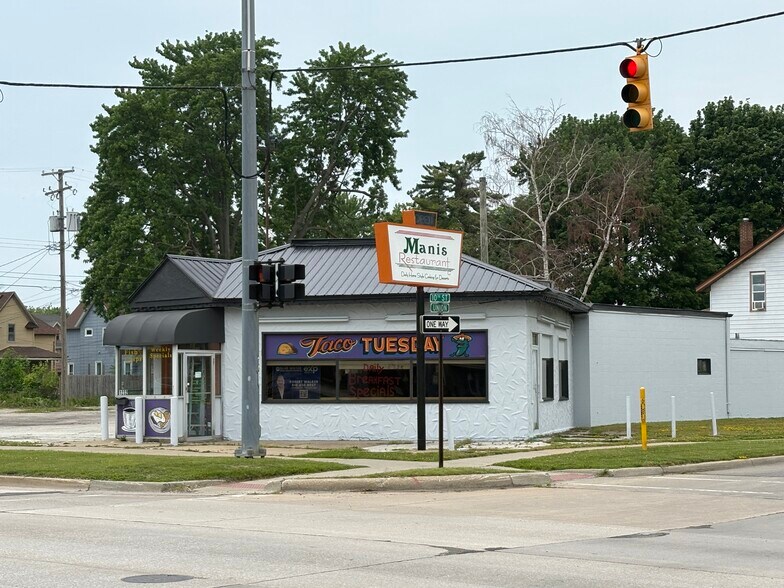 Primary Photo Of 1232 10th St, Port Huron General Retail For Sale