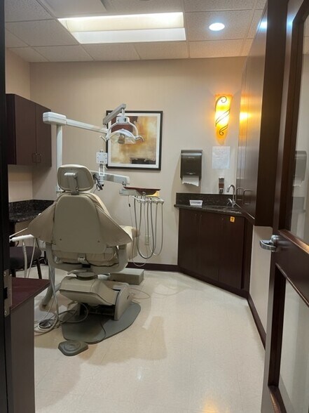 More Photos Of 1437 Highway 6, Sugar Land Medical For Lease