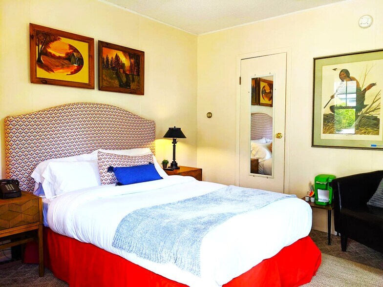 More Photos Of 334 NY-32A, Palenville Hotel For Sale