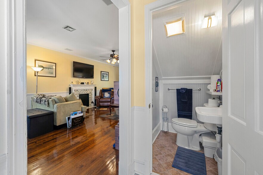 More Photos Of 132 E College St, Griffin Hospitality For Sale