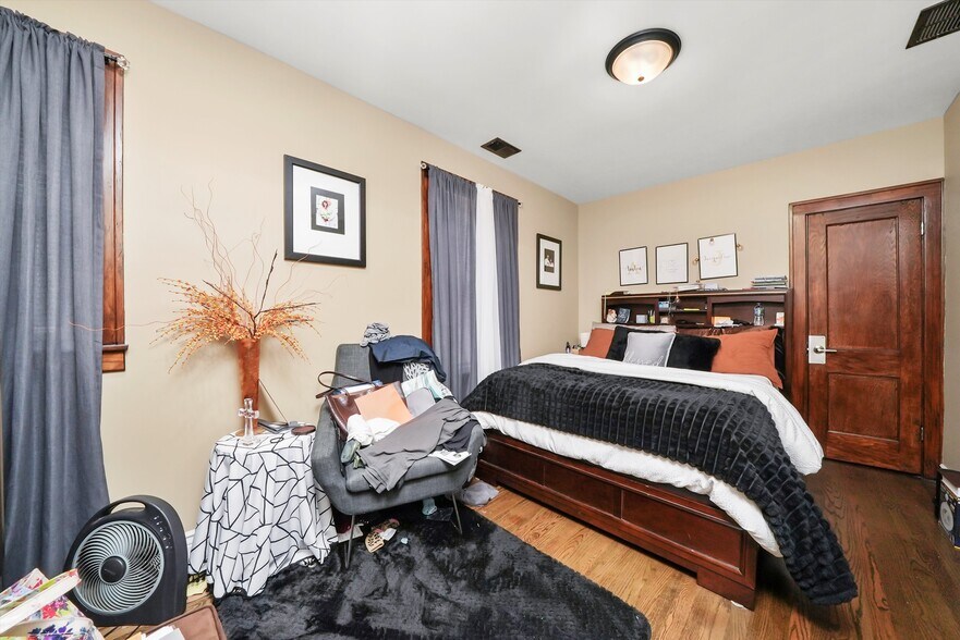 More Photos Of 6933 S Washtenaw Ave, Chicago Multifamily For Sale
