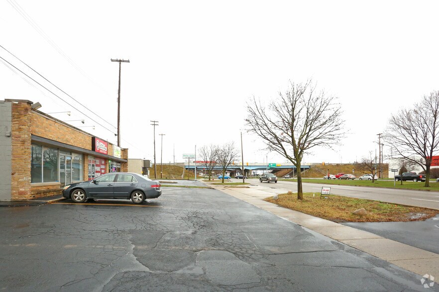 More Photos Of 3022-3026 E Michigan Ave, Lansing Freestanding For Sale