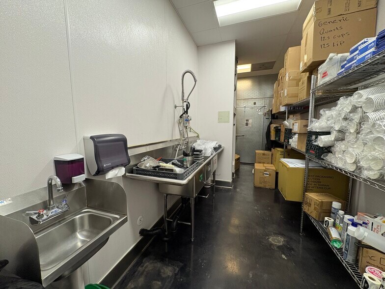 More Photos Of 5713 N Figueroa St, Los Angeles Storefront For Lease