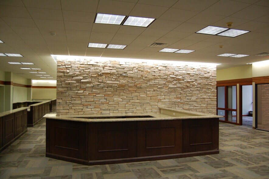 More Photos Of 222 E Main St, Belleville Office For Lease