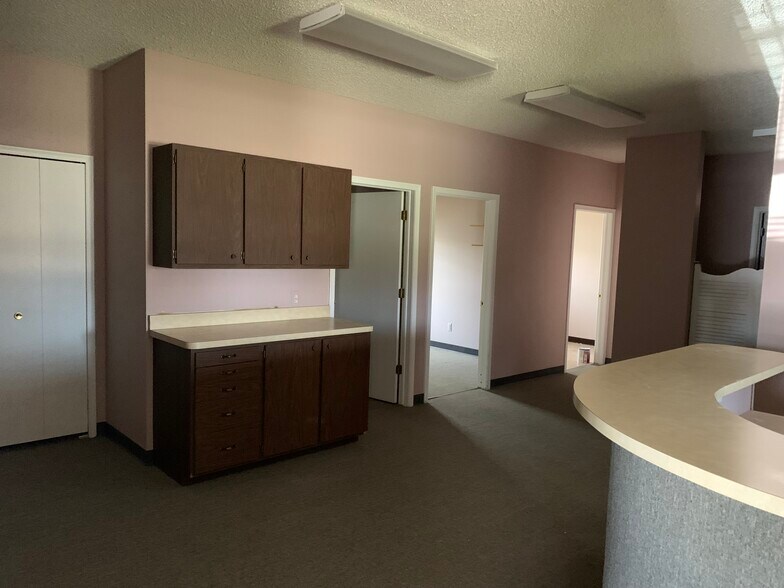 More Photos Of 129 S Washington St, Oxford Medical For Lease