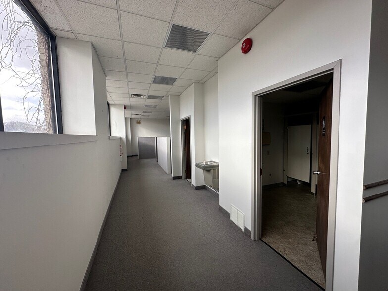 More Photos Of 560 W Third St, Jamestown Office For Lease