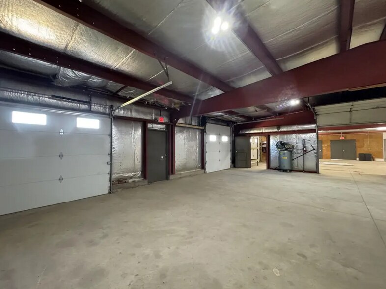 More Photos Of 633 1st Ave, Monroe Showroom For Sale