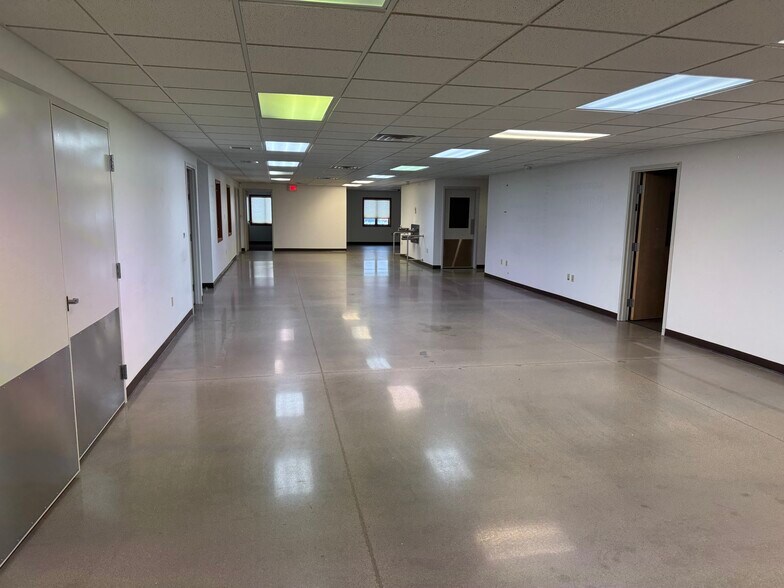 More Photos Of 5739 Green Valley Ct, Oshkosh Manufacturing For Lease