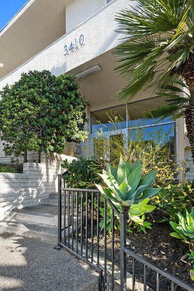 More Photos Of 3410 Club Dr, Los Angeles Apartments For Sale