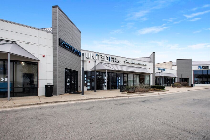 More Photos Of 1600 W 16th St, Oak Brook Storefront For Sale