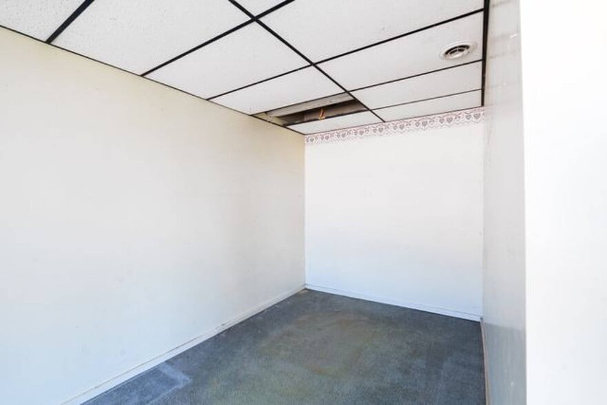 More Photos Of 210 W Main St, Hartford Freestanding For Sale