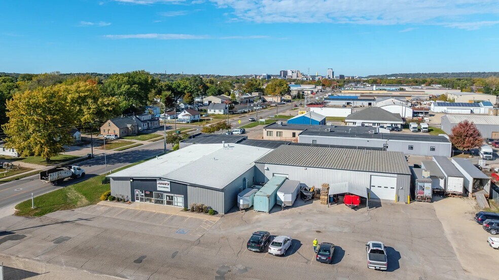 More Photos Of 1830 3rd Ave SE, Rochester Showroom For Sale