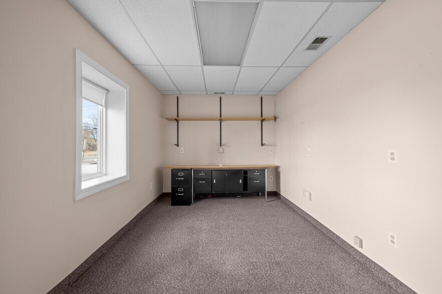 More Photos Of 901 Crown Point Rd, Westville Office For Lease