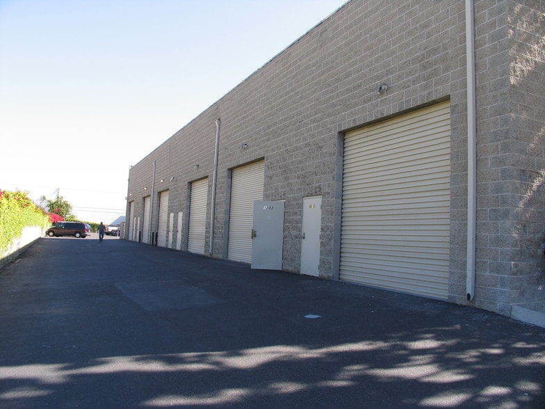 More Photos Of 1231-1241 E Warner Ave, Santa Ana Distribution For Lease
