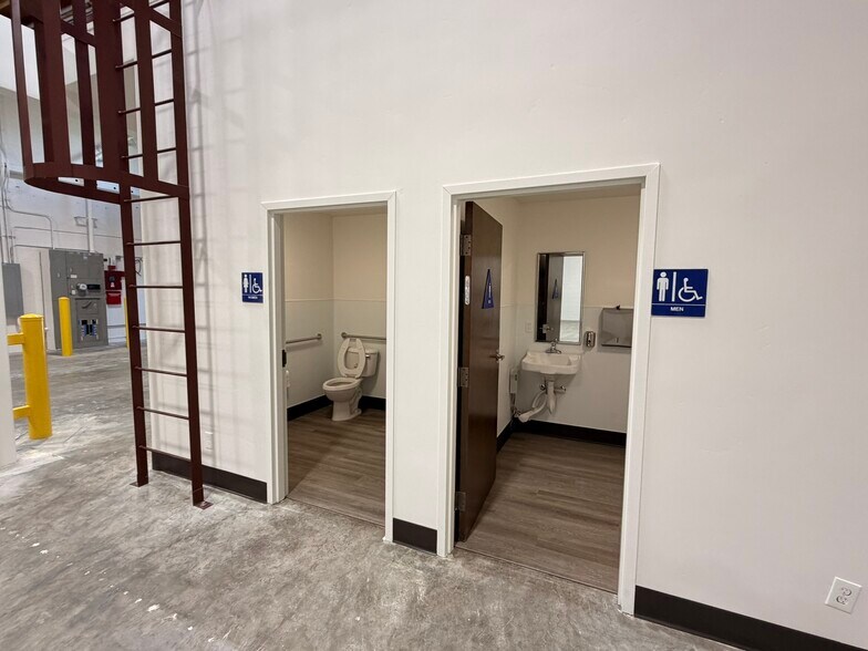 More Photos Of 305 Old County Rd, San Carlos Warehouse For Lease
