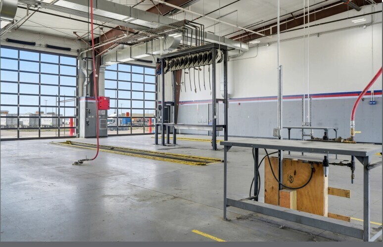 More Photos Of 7176 Nugget, Evansville Service Station For Lease