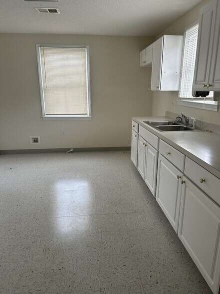 More Photos Of 215 John St, Lake City Office For Sale